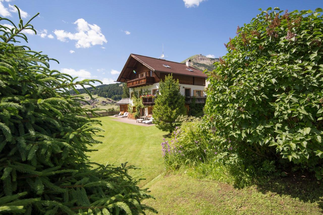Villa Al Bosco Wolkenstein in Gröden Exterior foto